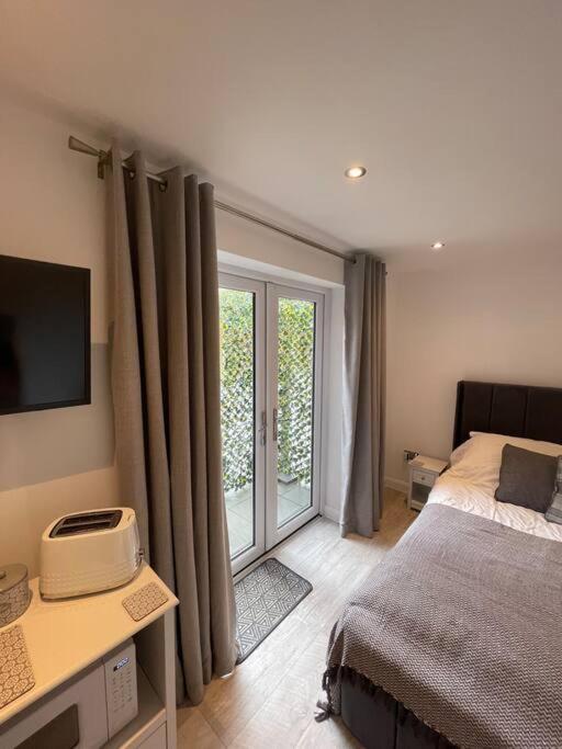 Modern Stylish Studio Flat Near Leigh On Sea. Hadleigh  Exteriör bild
