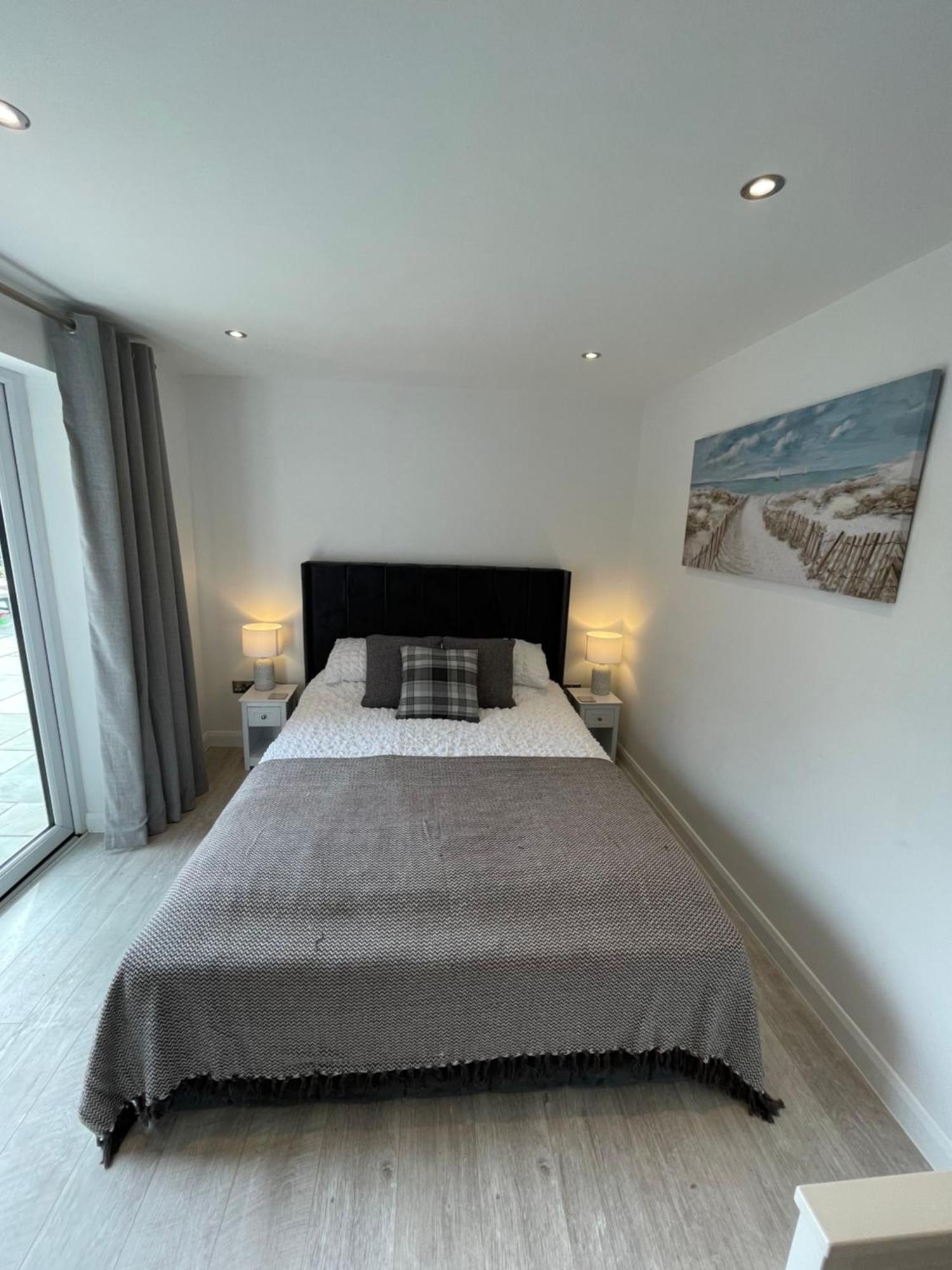 Modern Stylish Studio Flat Near Leigh On Sea. Hadleigh  Exteriör bild