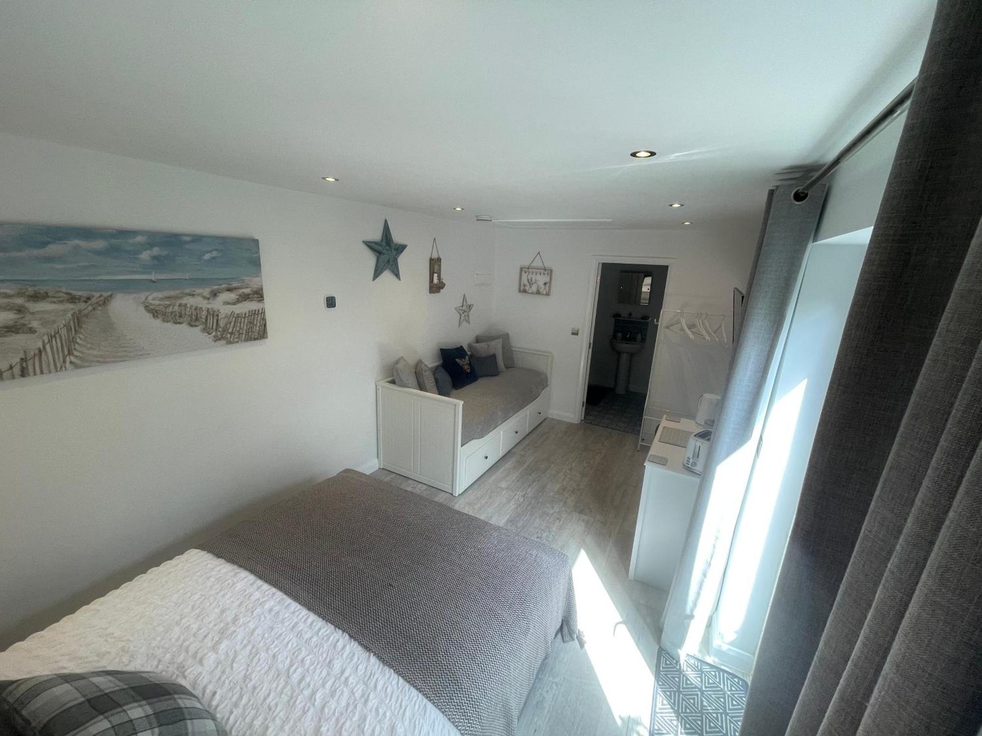 Modern Stylish Studio Flat Near Leigh On Sea. Hadleigh  Exteriör bild
