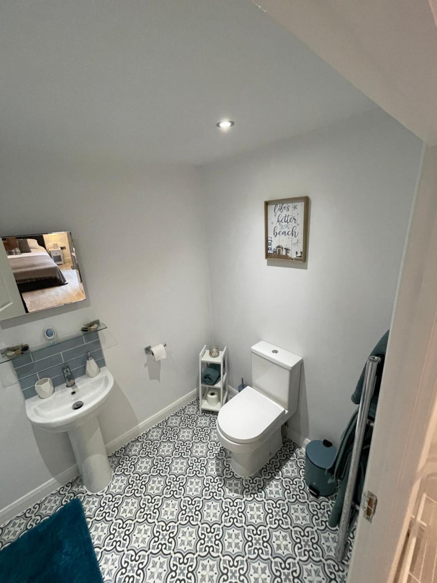 Modern Stylish Studio Flat Near Leigh On Sea. Hadleigh  Exteriör bild